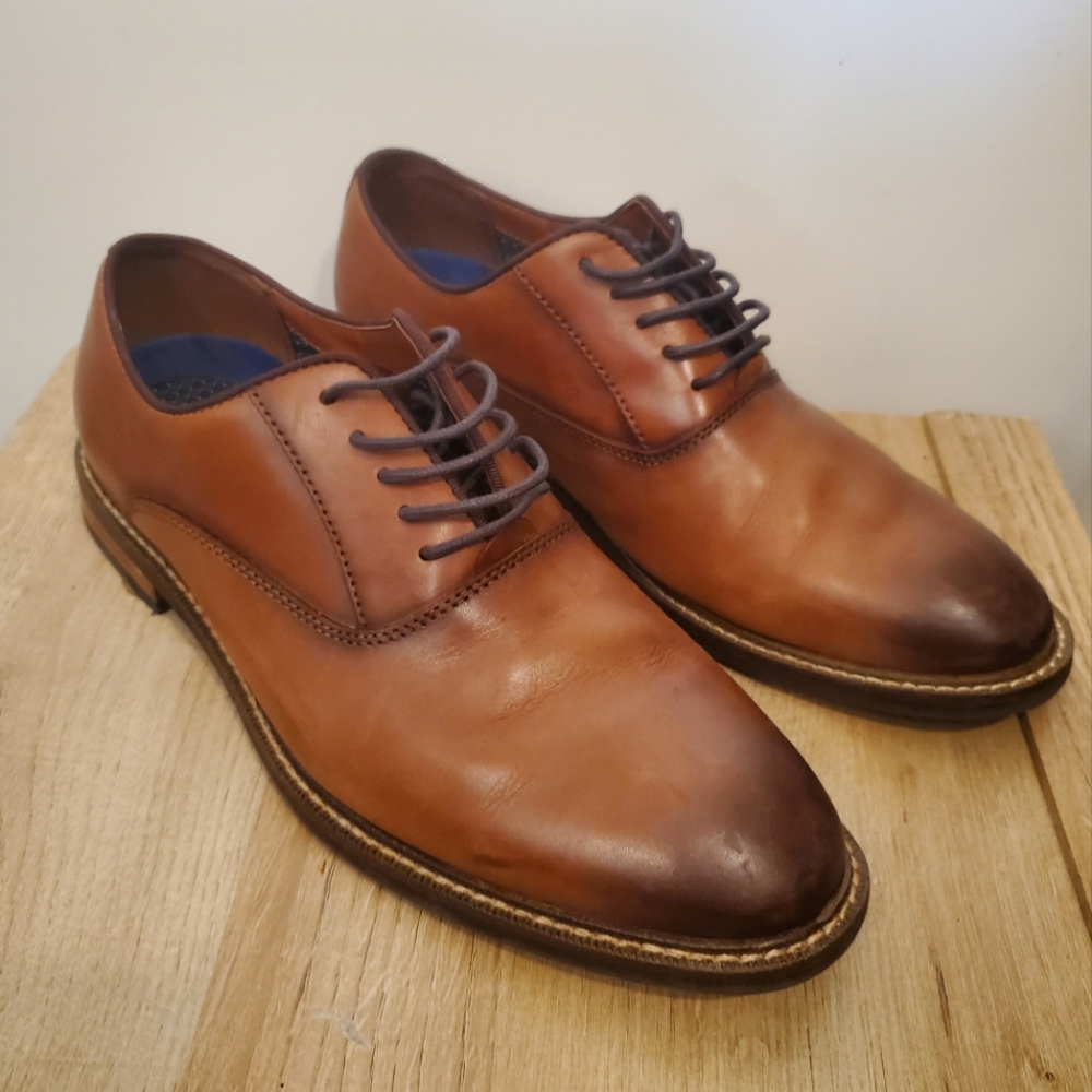 Men’s 8 Vince Camuto Lawsen brown oxfords